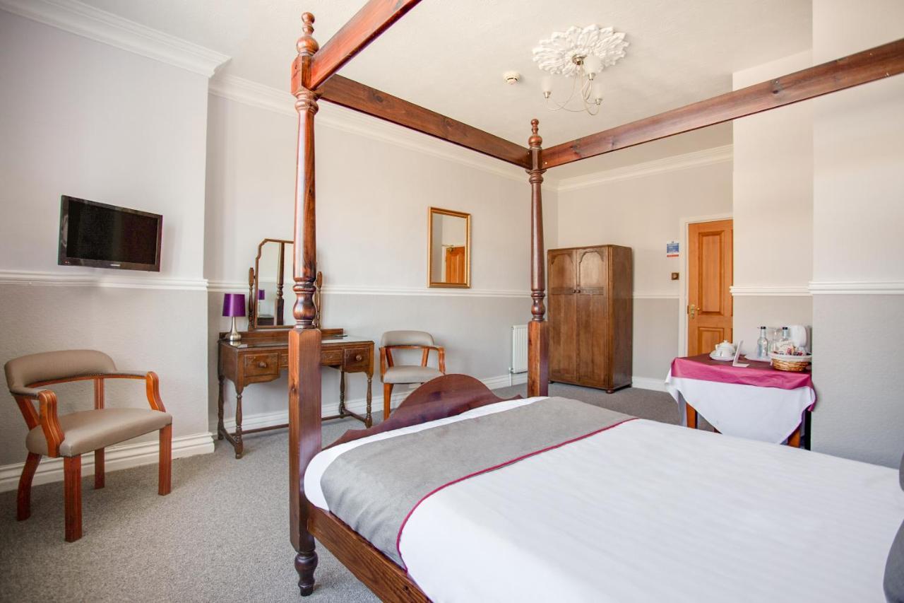 Oyo Timothy'S Hotel Tenby Ngoại thất bức ảnh