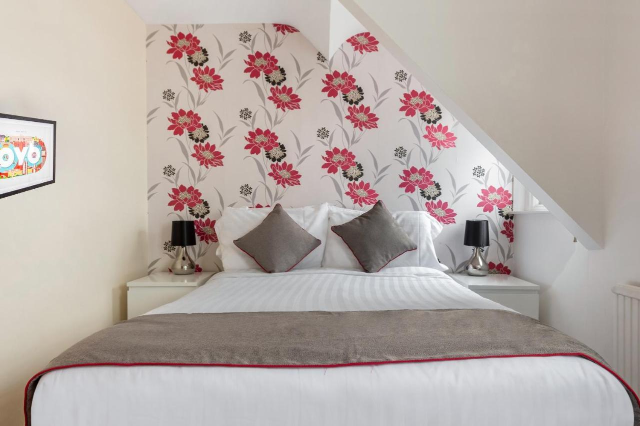 Oyo Timothy'S Hotel Tenby Ngoại thất bức ảnh