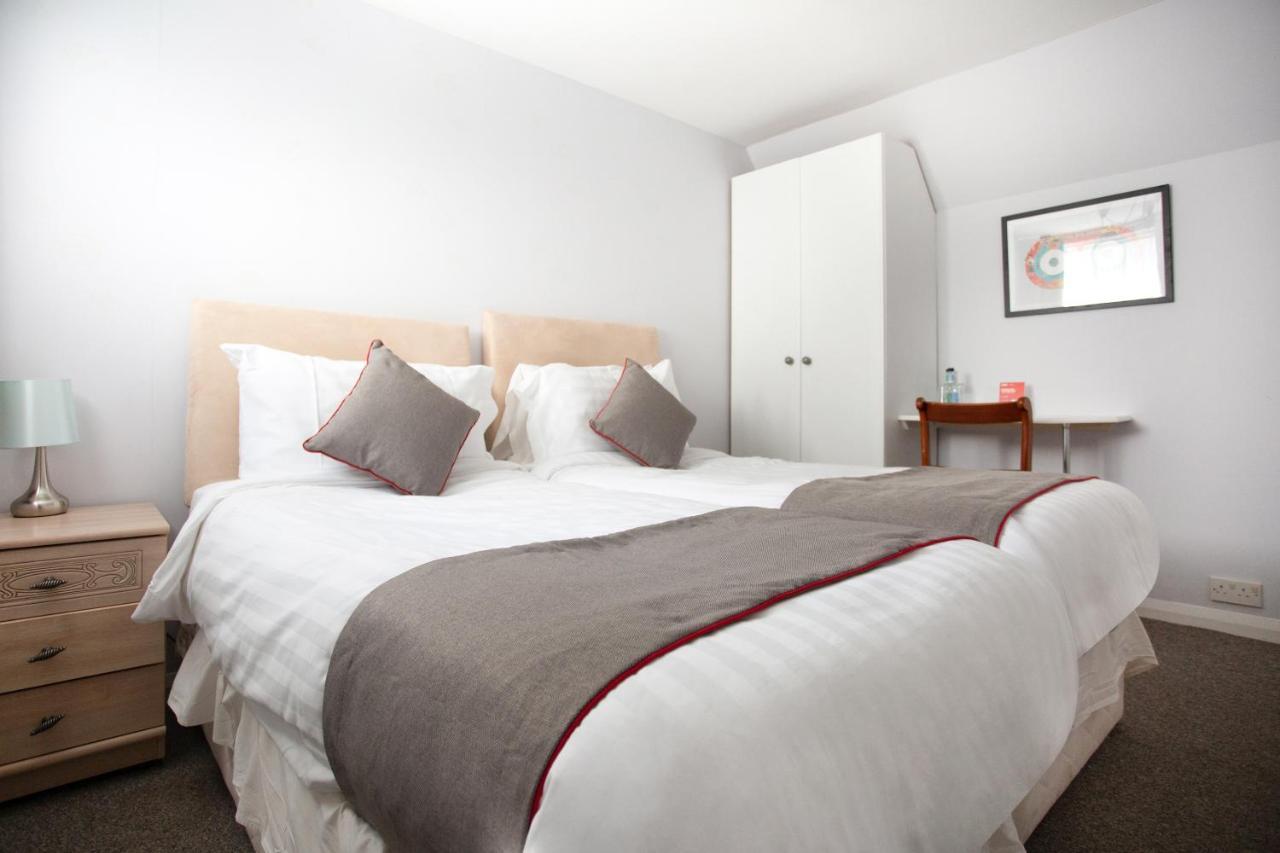Oyo Timothy'S Hotel Tenby Ngoại thất bức ảnh